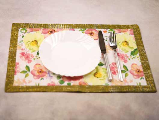 Self-binding Christmas placemats