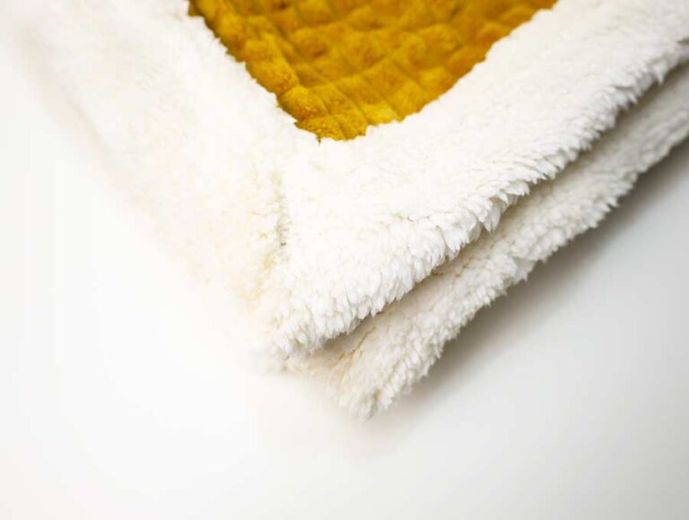 How To Make A SelfBinding Sherpa Fleece Blanket ⋆ Hello Sewing