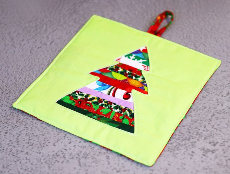 Quilt-as-you-go Christmas Tree Potholder [VIDEO + PDF pattern]