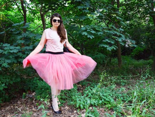 How To Make A Tulle Skirt With Exposed Elastic ⋆ Hello Sewing