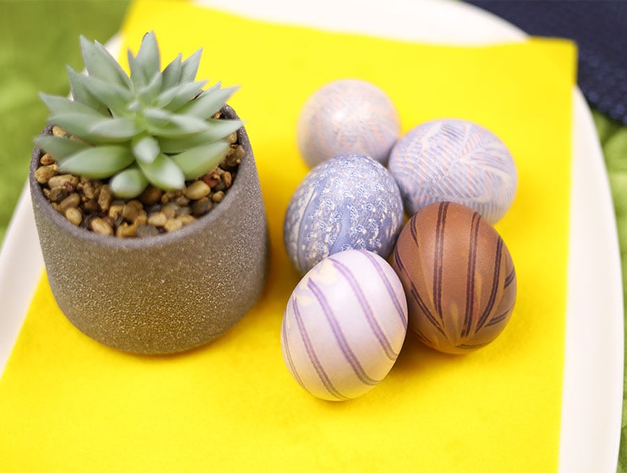 silk dye eggs with vase