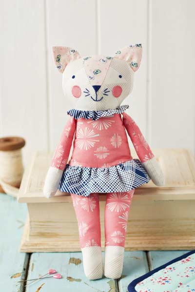 Free stuffed cat sewing pattern and tutorial