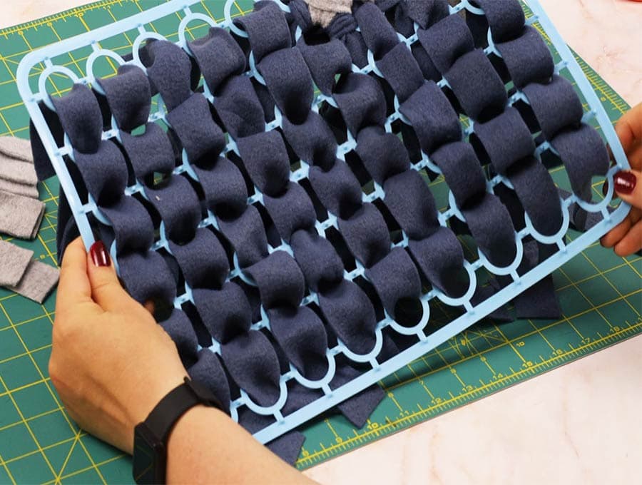 How to make a DIY snuffle mat for under $5! #snufflemat #diydogtoy #sp