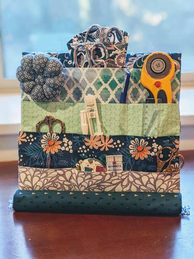 Stand up sewing organizer