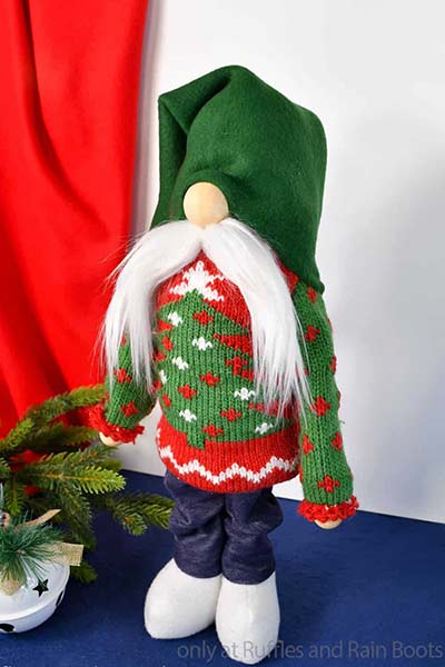 Free DIY Elf On The Shelf Clothes Patterns ⋆ Hello Sewing