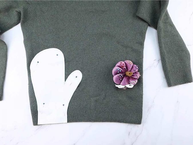 How To Make Mittens Out Of Old Sweaters | Pattern + Video ⋆ Hello Sewing