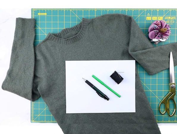 How To Make Mittens Out Of Old Sweaters | Pattern + Video ⋆ Hello Sewing