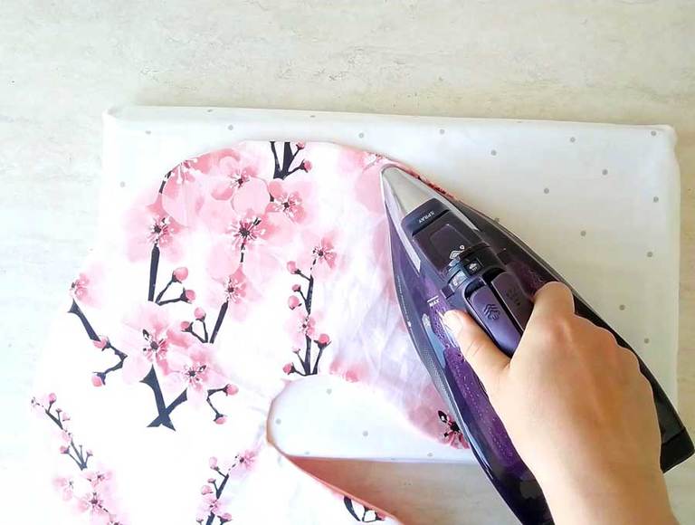 DIY Travel Pillow Neck Pillow Pattern + VIDEO Tutorial ⋆ Hello Sewing