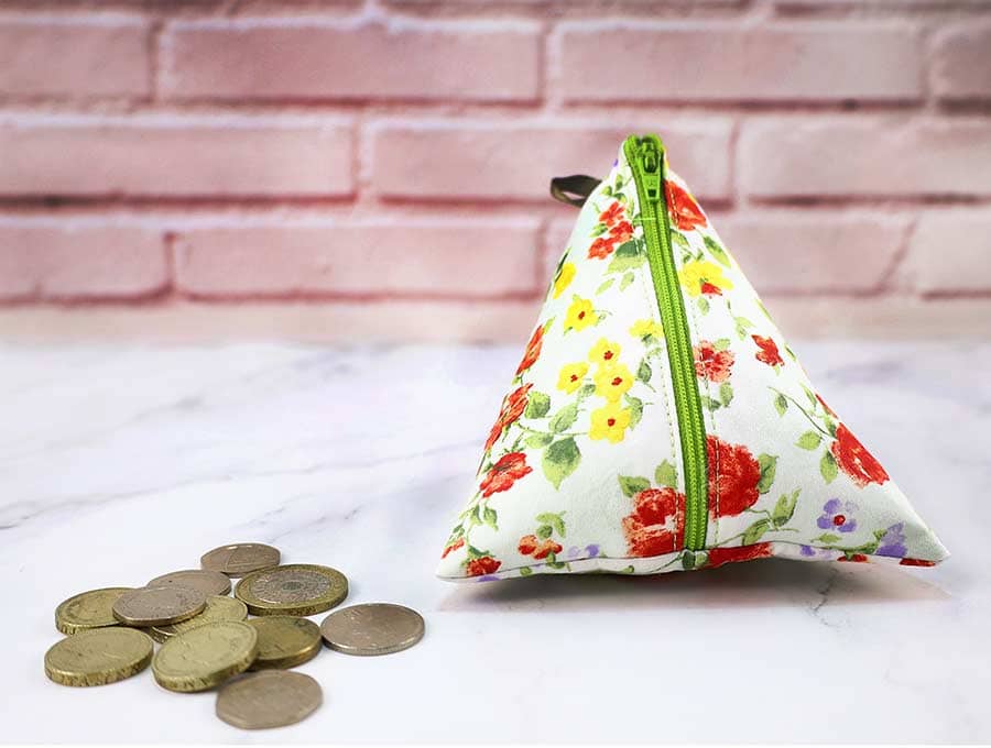 DIY Triangle Coin Purse Pattern With NO Exposed Seams ⋆ Hello Sewing