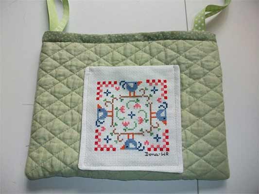 Quilted wheelchair tote bag – attaches to the arm of the chair