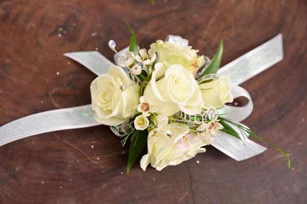 DIY spray roses wrist corsage