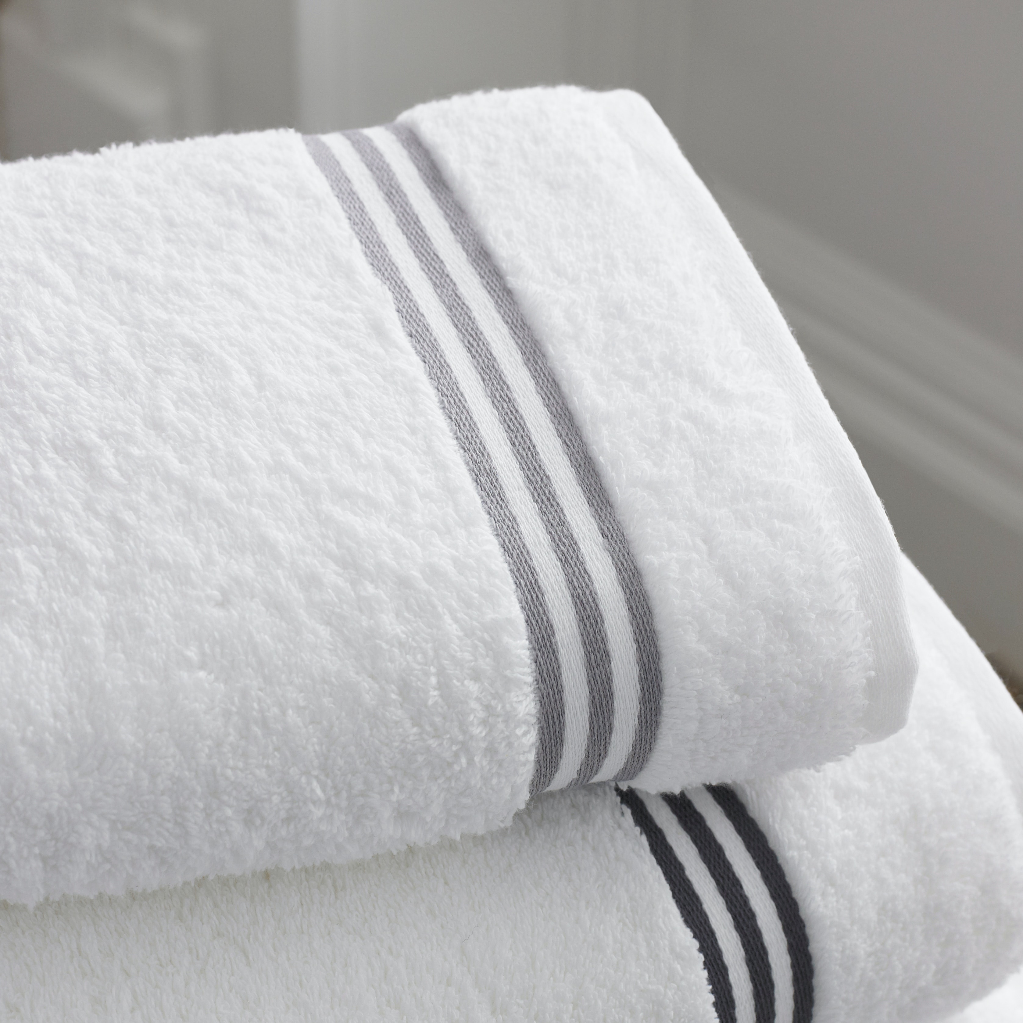 What is Terry Cloth?  The Ultimate Terry Cloth Towel Guide 📖